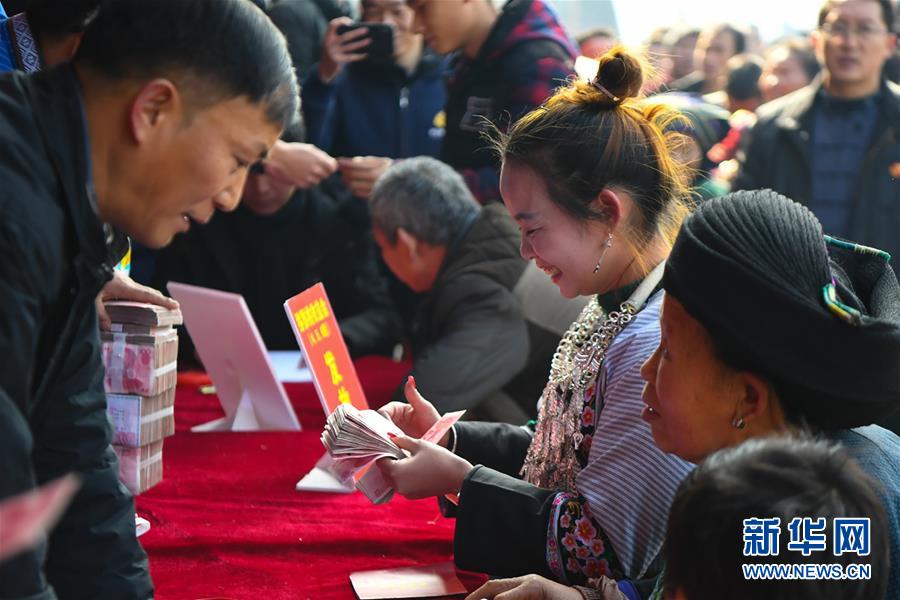 （在習(xí)近平新時(shí)代中國特色社會(huì)主義思想指引下——新時(shí)代新作為新篇章·總書記關(guān)切脫貧事·圖文互動(dòng)）（4）精準(zhǔn)扶貧：提速脫貧奔小康