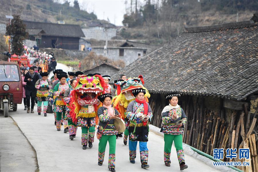 （在習(xí)近平新時(shí)代中國特色社會(huì)主義思想指引下——新時(shí)代新作為新篇章·總書記關(guān)切脫貧事·圖文互動(dòng)）（2）精準(zhǔn)扶貧：提速脫貧奔小康